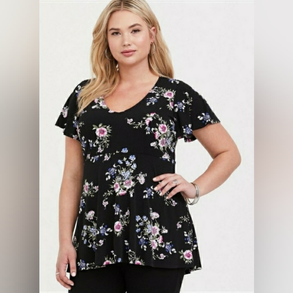 Torrid size 4 floral studio knit babydoll top